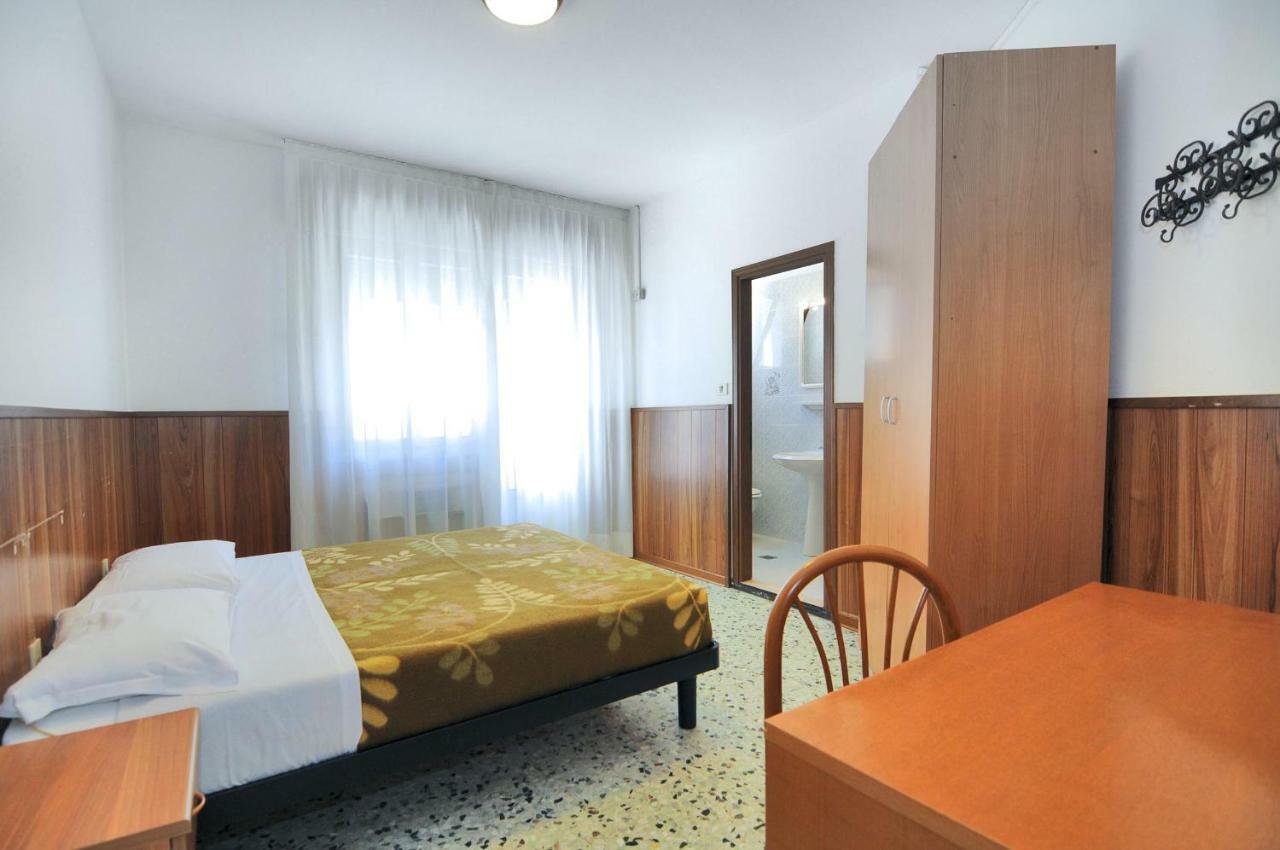 Venus Best Price Hotel Caorle Exterior photo