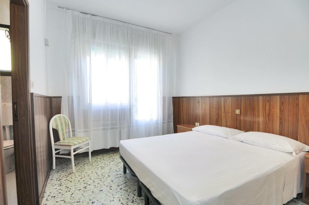 Venus Best Price Hotel Caorle Exterior photo